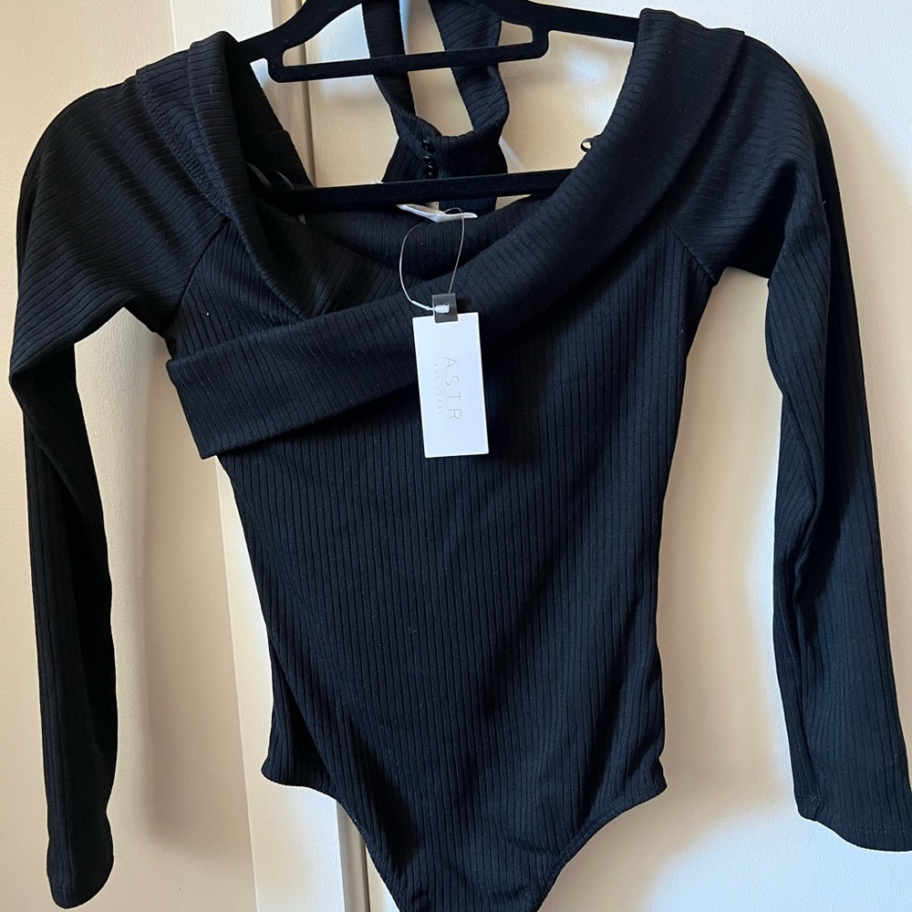 Astr the Label off the shoulder bodysuit in black, XS, NWT